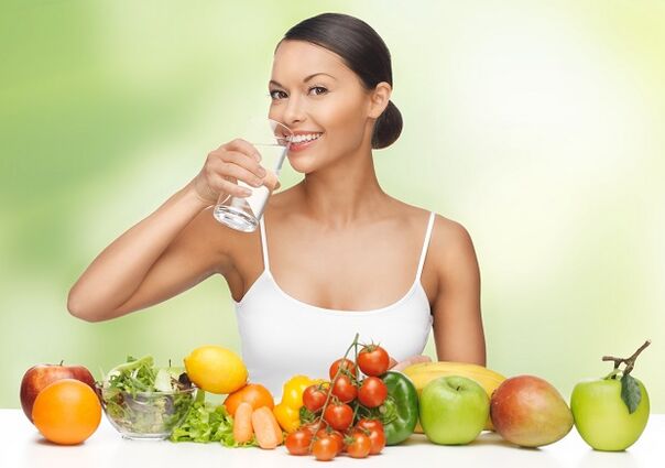 წყლის დიეტის პრინციპია სასმელის რეჟიმის დაცვა, ჯანსაღი საკვების გამოყენებასთან ერთად
