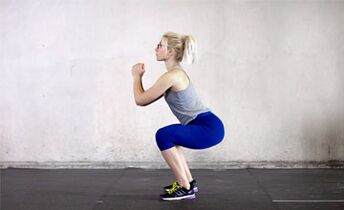 Squats არის საუკეთესო ვარჯიში, რომელიც დაგეხმარებათ წონაში ფეხებში. 